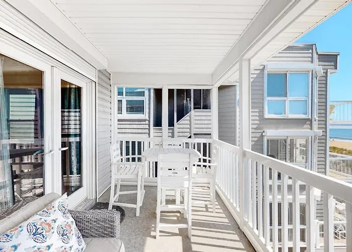 Oceanfront Happy House Duplex With Ocean View Wifi Washer & Dryer & Direct Access Holiday home